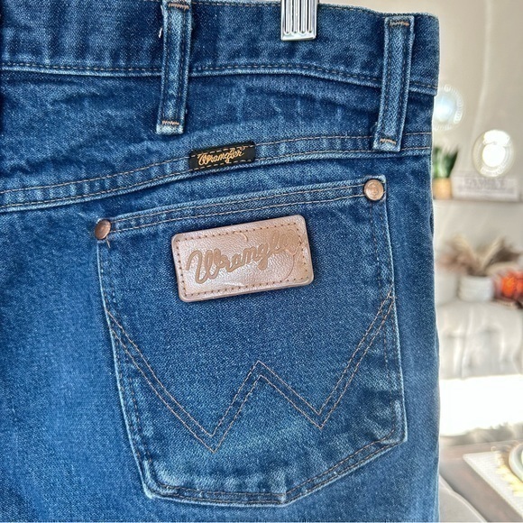Wrangler Other - 💋VTG Vintage Wrangler men’s distressed faded wallet pocket blue jeans 👖 36x34